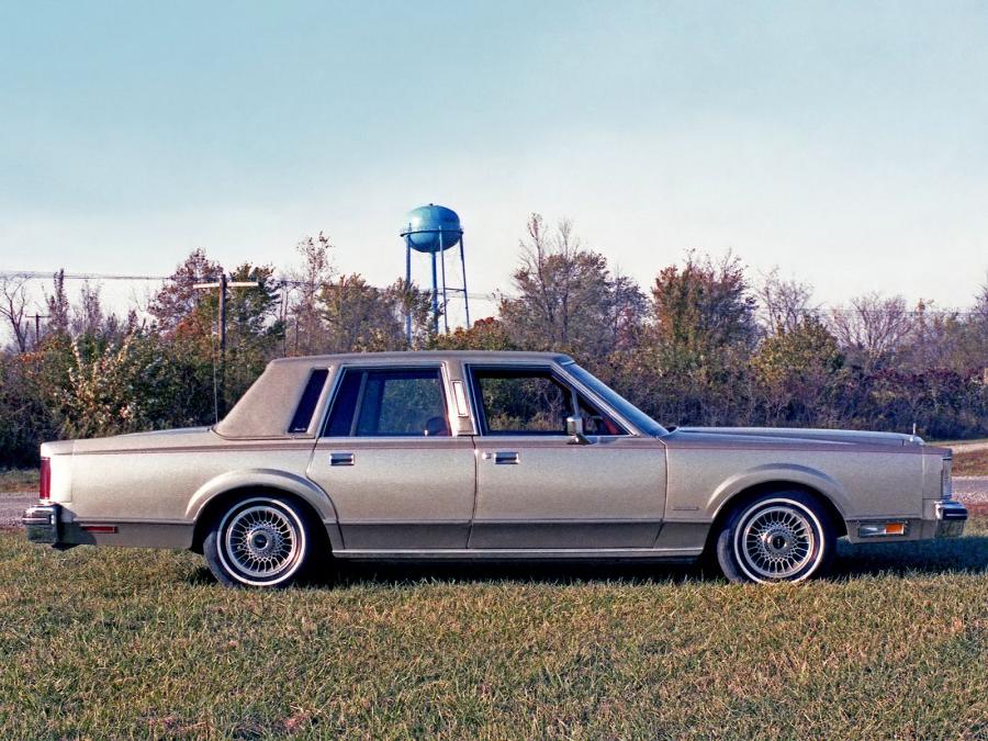  Lincoln Town Car 1981 года  (фото 19 из 20)